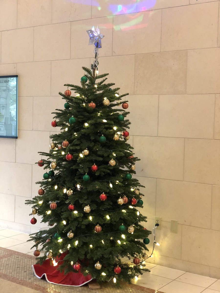 Lilianball's tweet photo. @CityColleyville is getting festive! 🎄#Thanksmas #Colleyville #Christmas2020 #MyColleyville https://t.co/TxX0yTWqYx