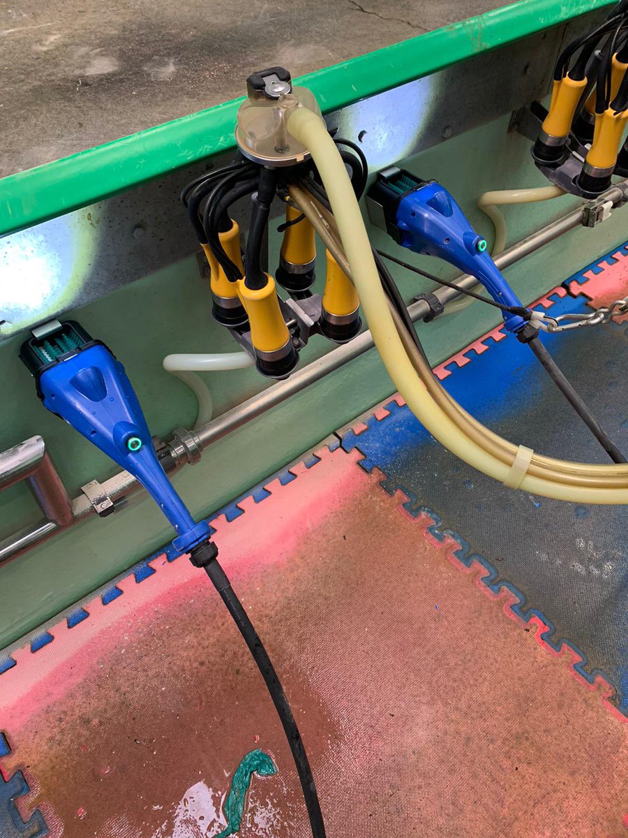 🚨 System Install 🚨

Air Sanicleanse TeatScrubber 

Country- UK
Parlour - Swingover 24
Herd size - 310
Milkings per day - x 2

Reduce labour 💪🏼
Reduce time ⏰ 
Reduce costs 💰 
Improve teat and udder health 💉

Happy Cows 🐮 = Happy Farmers 👩‍🌾