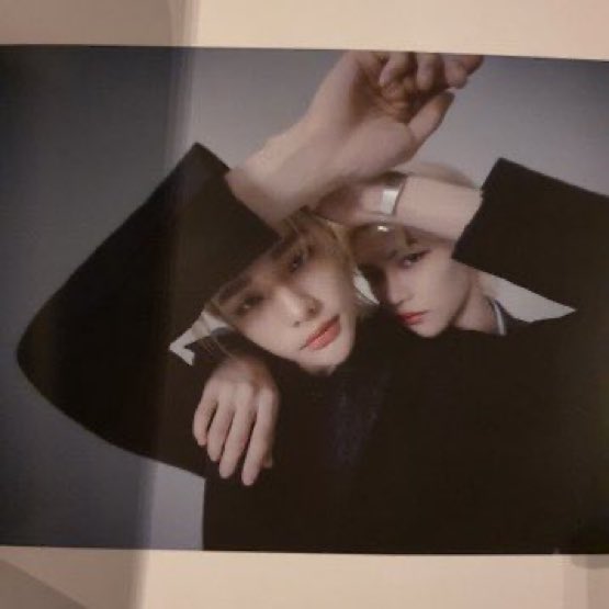chan_luvbot's tweet photo. They look like that couple who would be like, “shut up, we’re pretty” https://t.co/E6aqE2YIRL