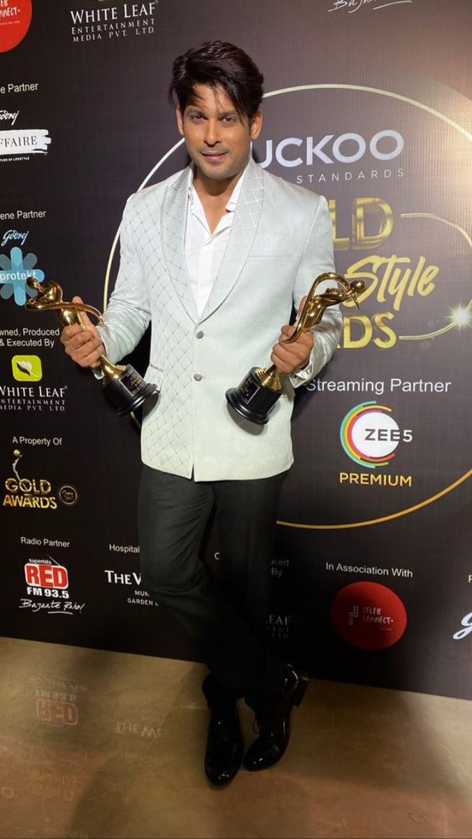 Tejasgo13063735's tweet photo. Congratulations to @sidharth_shukla for winning the #StyleIconTelevisionIndustry &amp; #styleiconsocialmedia in #GoldAwards2020 https://t.co/JD8fwn4uwo