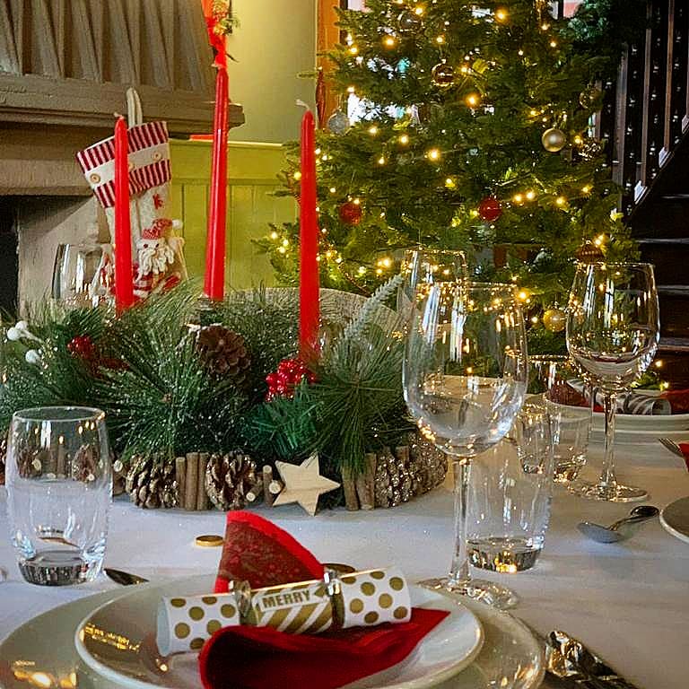 SchoolhouseD4's tweet photo. All set up and looking mighty festive... Keep an eye out this evening on #PrimeTime for somewhere you might recognise! 🎅🎄🎥

#rte #primetime #TheSchoolhouse #ballsbridge #christmas https://t.co/Z1h5K5YxeI