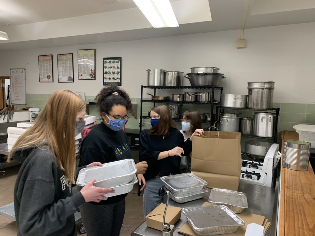cchs_fcs's tweet photo. We had a great morning serving others with @charlescityffa ✨ 

#CharlesCityExperience https://t.co/6LMdYrZCkF