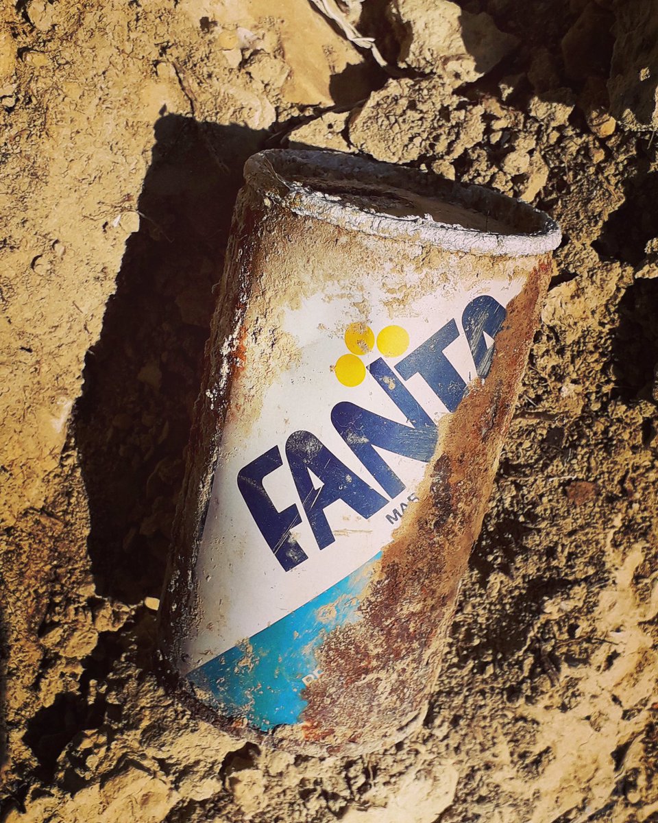 YofuiaEGB's tweet photo. Ha aparecido esta lata de los 80 en el monte, en Bigastro (Alicante) #ArqueologiaEGB https://t.co/ulxi3BGPCp