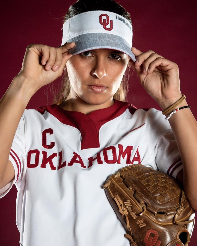 RawlingsSB's tweet photo. These shots of @OU_Softball really get you 🔥 up! Send us some of your best photos from this off-season and you could be featured on our page! (📸: joshuagateley/IG) #TeamRawlings #TheMarkOfPerformance #ChampionsChooseRawlings #OUSoftball https://t.co/b8BI199gcl