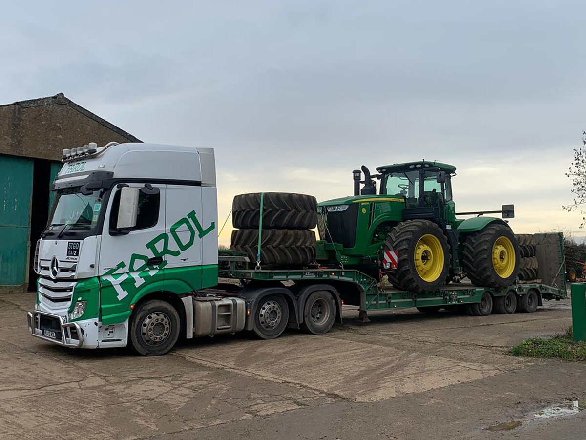 FarolLtd's tweet photo. Farol Transport have been moving some heavy metal recently... a John Deere 9560R followed by an Annaburger 32 tonne chaser bin! #FarolTransport #TransportTuesday #BigKit https://t.co/jagpq3wqDt