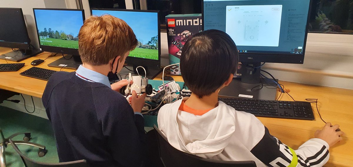 ComputingStem's tweet image. New addition at  @flluk this evening, new version of Lego Mindstorms 51515 robot, #pythonprogramming