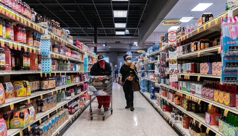 U.S. consumer confidence ebbs; house prices surge https://t.co/hMbAOfyHTR https://t.co/eT5tGu3zLO
