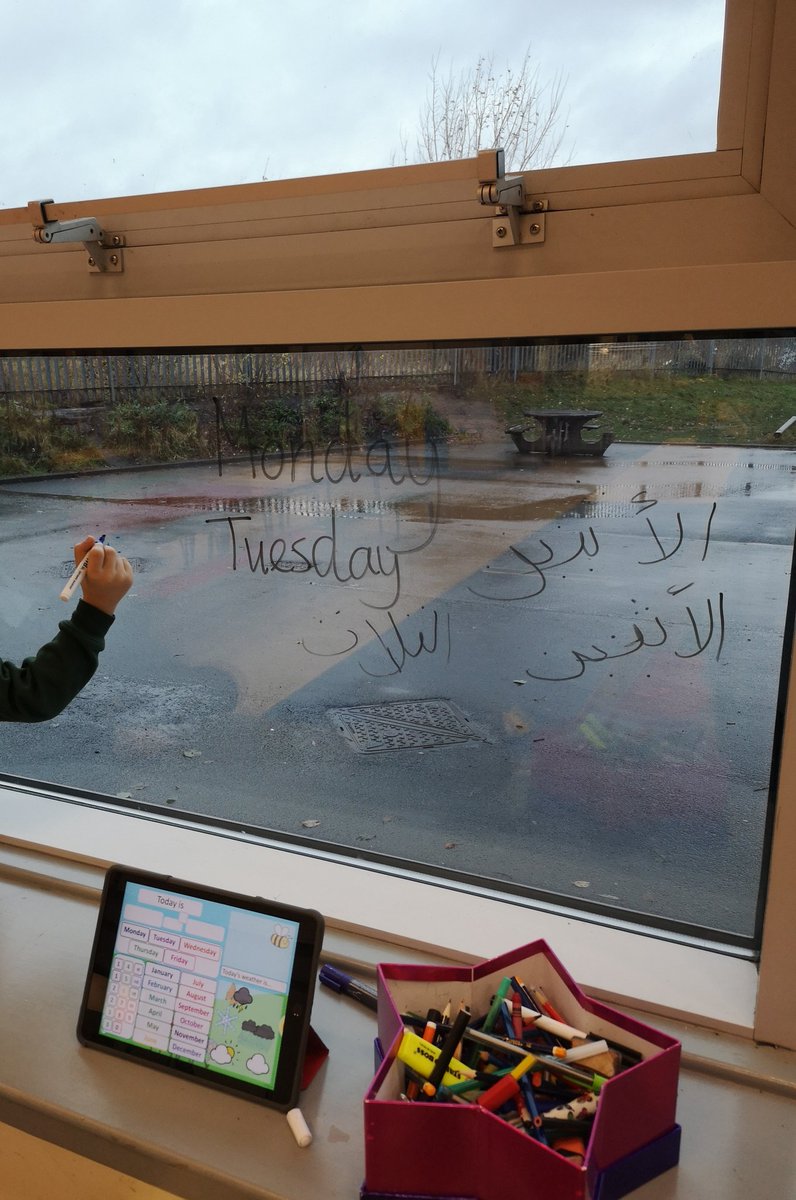 misscmackay's tweet photo. #WindowWriting and hot dots helping team Hussein upskill their #SurvivalLanguage 👍 they are teaching me days of the week in #arabic @OLOPPr @wearebilingual #LeadingTheLearning #TeachTheTeacher👩🏫 https://t.co/xewB5eaxvL