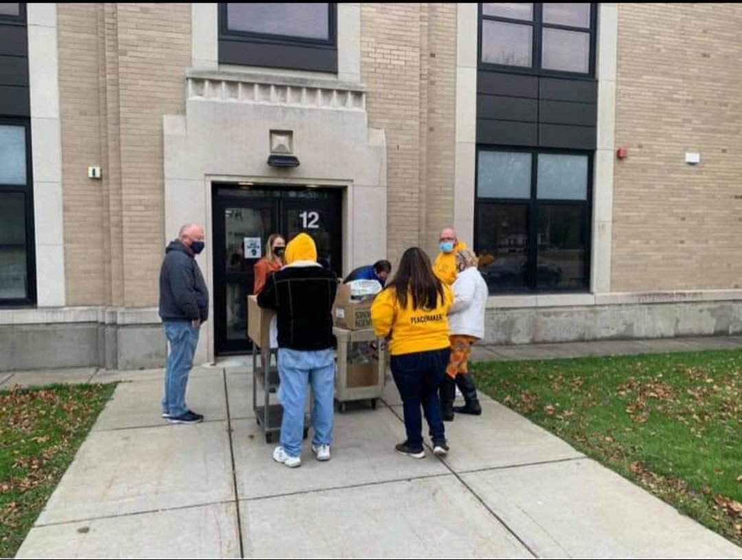 LockportP's tweet photo. Delivering Thanksgiving meals collected by the Teachers and Administration of Lockport High School https://t.co/83BswuFg0f