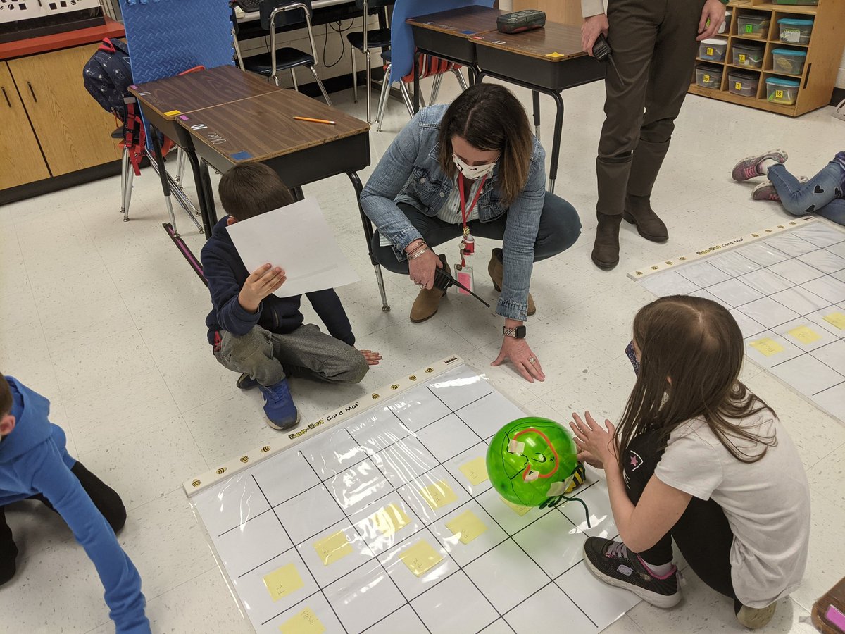 MrsYoklic's tweet photo. Lucky to have leadership that make the students a priority! #LeadYCSD @MelissaLM_VA @brianrfries #coventrystrong https://t.co/DFguQYPfYL
