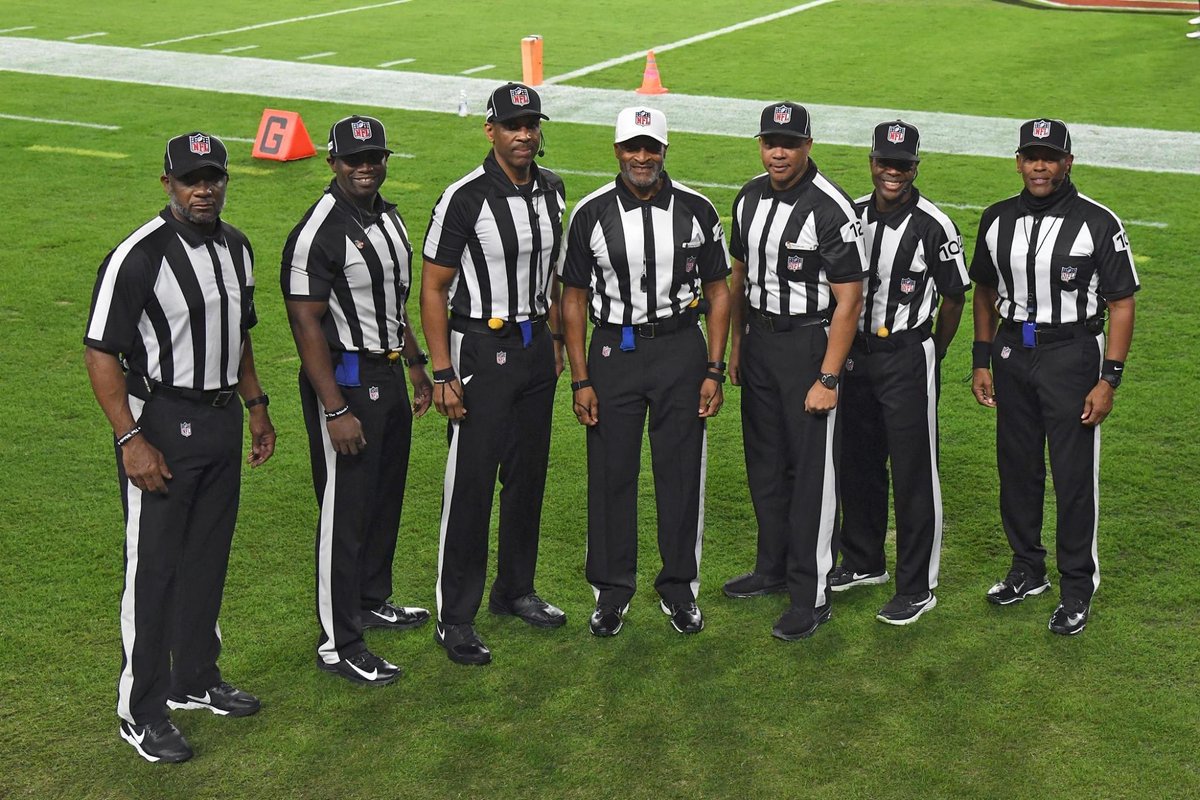 LockedinPodchi's tweet photo. Tonight’s Rams vs. Bucs game features an all-Black officiating crew for the first time in league history
-
-
-
-
-
#nfl #espn #sports #LARvsTB #blackexcellence #blackhistory #nflhistory #football #refs https://t.co/efSHjsI5EB