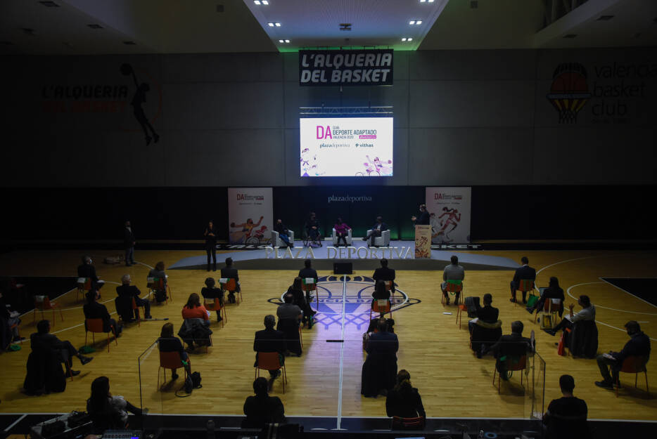 Unlimitedwheel's tweet photo. Presentación ayer en @LAlqueriaVBC   GUÍA DEL DEPORTE ADAPTADO #GranTrabajo @AlmaCanet @valenciaplaza @GVAculturesport
#Gracias a tod@s #ValoresDelDeporte #inclusion
@RUTHAGUILAR242 @RicardoTen_ #diputacionvalencia
#DeporteAdaptado
#ValenciaEsports https://t.co/JTKeoKUs9b https://t.co/8XToICT2ac