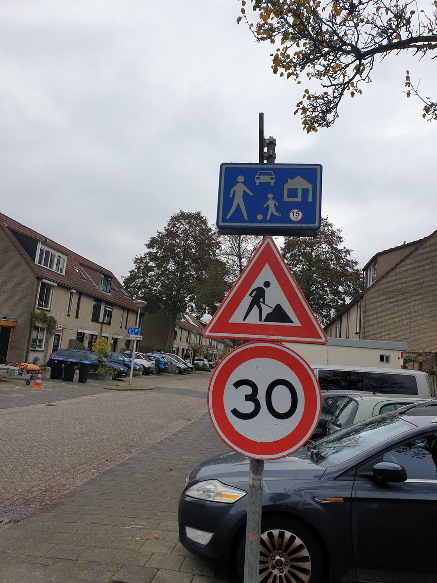 suzanvdh's tweet photo. @GemeenteGouda Wat gaat hier mis? De Slagenbuurt wordt er niet veiliger op zo. https://t.co/zwjc5bQoHV