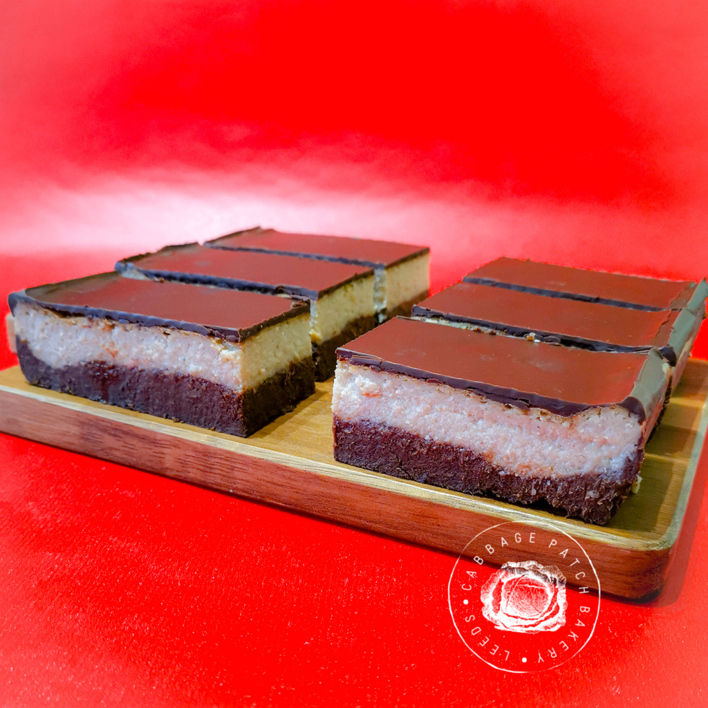 cpatchbakery's tweet photo. 🤪 VEGAN BAILEYS CHEESECAKE BROWNIE 🤪

Aka Sleeping Beauty! Our classic sweet potato &amp; avo brownie topped with pillowy soft vegan baileys cheesecake and chocolate ganache 😋

SHOP NOW 👇

UK Mail Order > https://t.co/BN6jFby7qZ

Local Delivery > https://t.co/K2QcQNEplY https://t.co/qmyEo6yMAD