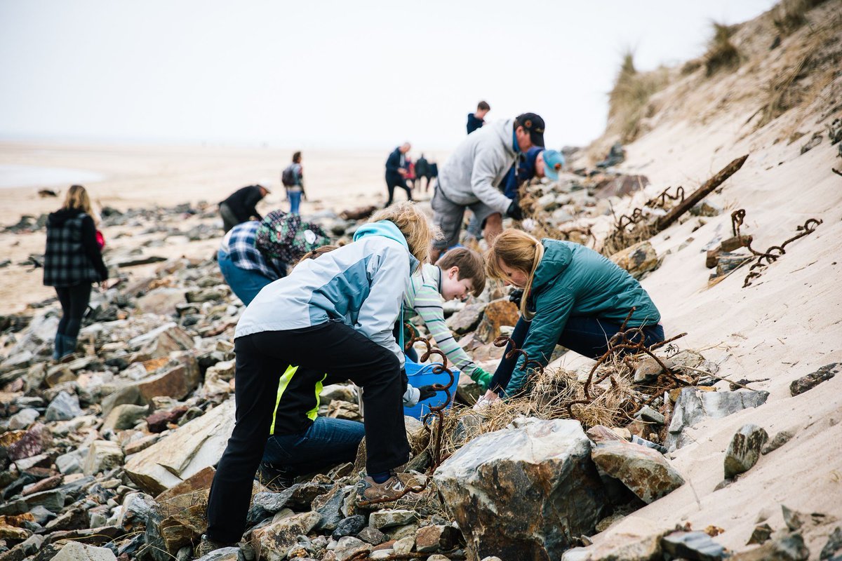 Who's the best beach cleaner you know?

Nominate them for a #PlasticFreeAward! 🏆 

plasticfreeawards.com 

📷 by Ian Lean
