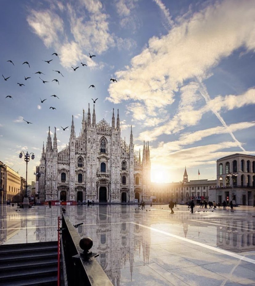 Rome or Milan? 🤔
Which one is your favourite? 🇮🇹🇮🇹
#walkingarounditaly #Rome #Milan #Italy #24novembre
