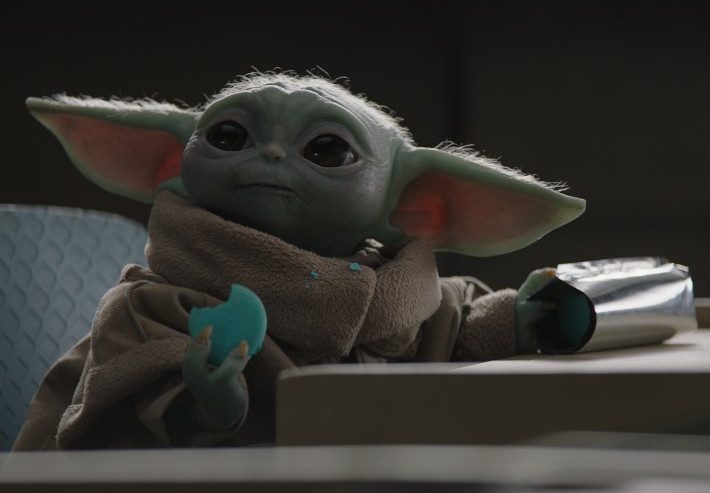 Rolling Stone No Twitter The Viral Moment Of Baby Yoda Eating Macarons In The Mandalorian Has Spawned An Irl Batch You Can Gobble Up For Yourself T Co Tphe9ouh14 T Co 3l6212qc