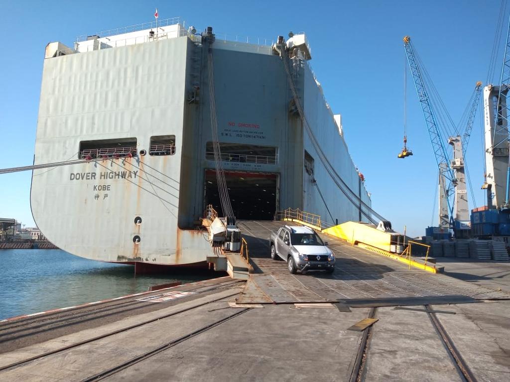 Last night we set the record discharge rate in the port of Veracruz, Mexico, discharging close to 2000 cars at an hourly average rate of 215 units! With the same meticulous approach to quality as always! #thenewhorizon #totallogistics #automotiveindustry #automotivesupplychain