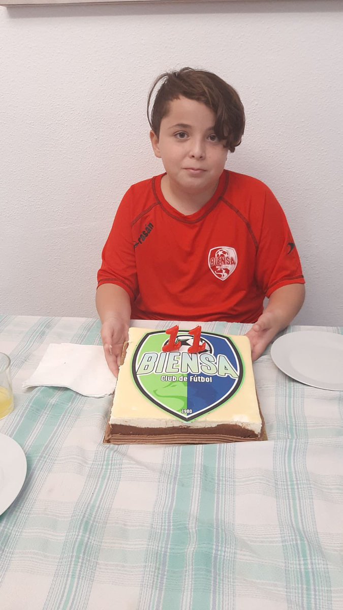 🟢🔵 FELICIDADES PEDRO 🟢🔵

🎉 Desde el club queremos felicitar a Pedro, uno de nuestros jugadores del Alevín B

👦🏻 El domingo cumplió 11 años y lo celebró con esta tarta tan molona

😍 ¿Qué os parece?