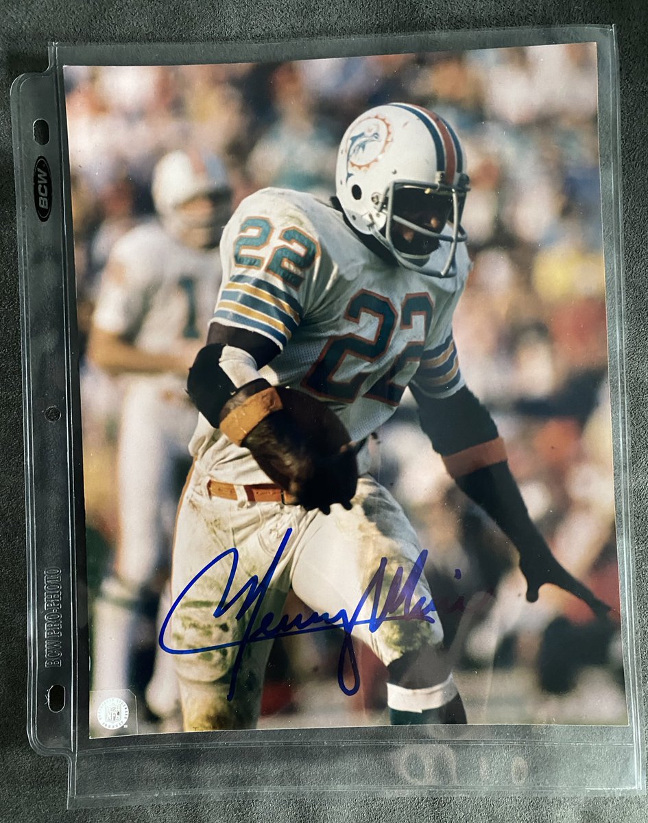 It’s virtual #MetLifeTakeover week so we are giving away this <a href="/MercuryMorris22/">Mercury Morris</a> autograph from my personal collection! Follow us, like and retweet for a chance to win! Winner announced Sunday.