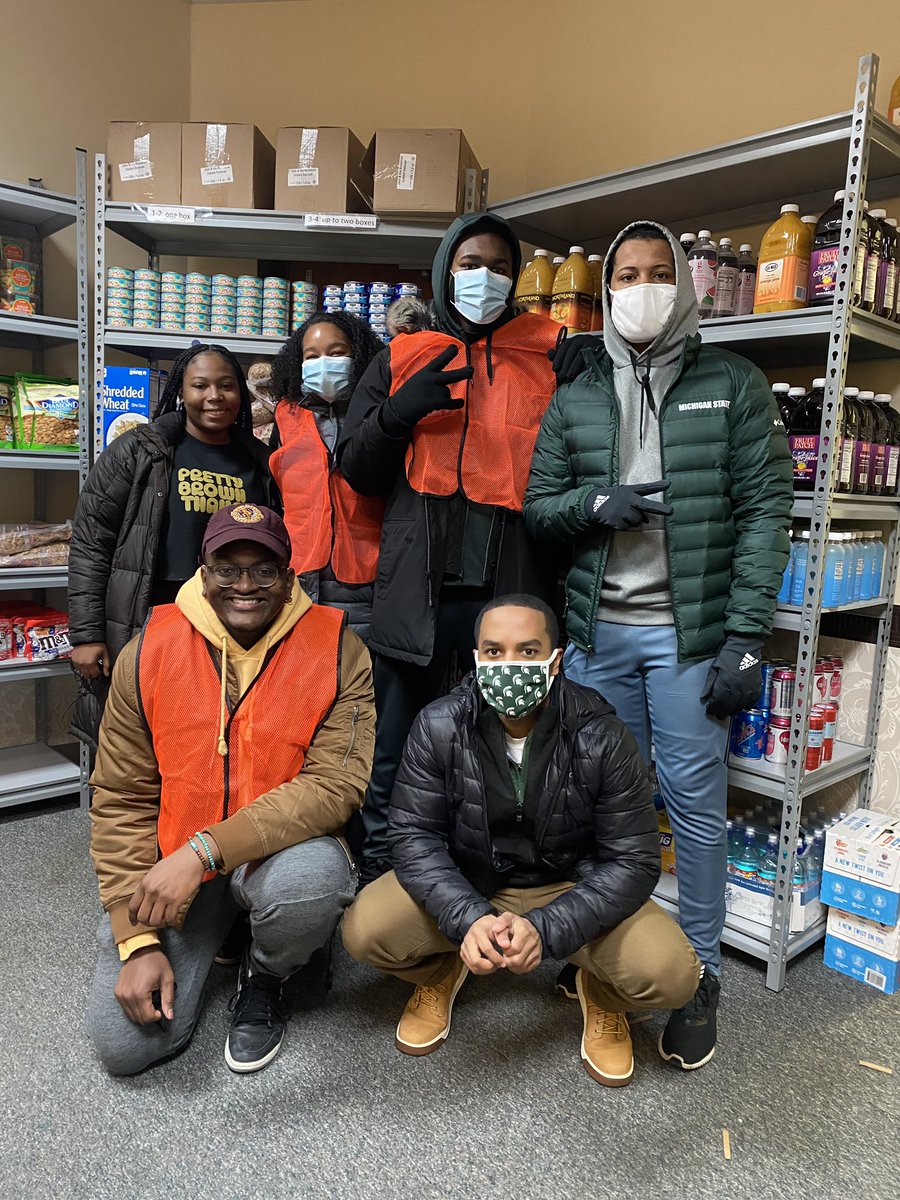 risingblackmen's tweet image. Yesterday, some of our guys volunteered with the Tabernacle of David, @aphiazd , @ontherise_ent , and @msu_bsa. We directed traffic and gave out around 700 boxes of food to the Greater Lansing community. We love our people and love to show we care about the world around us. ✊🏾🔥