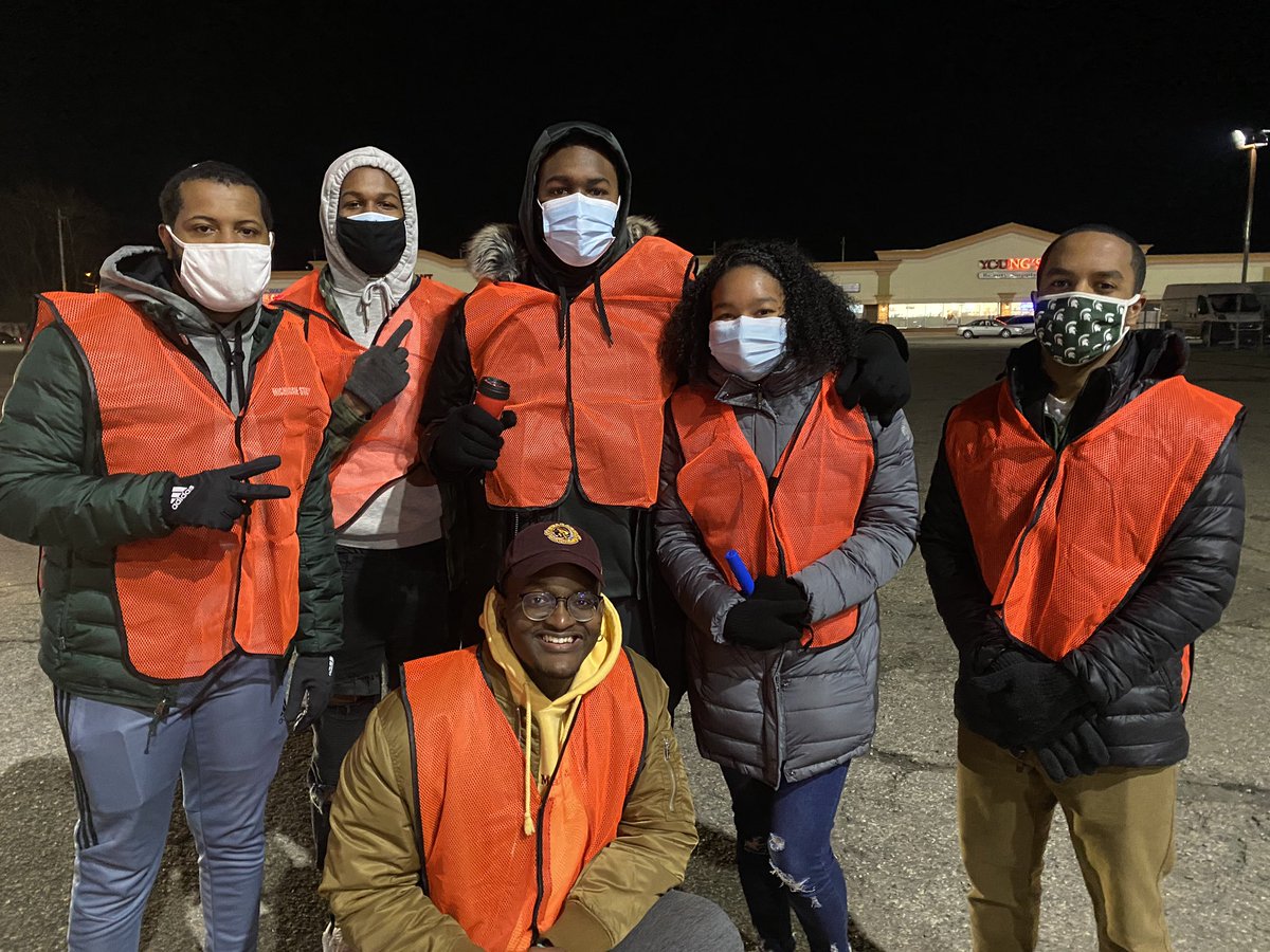 risingblackmen's tweet image. Yesterday, some of our guys volunteered with the Tabernacle of David, @aphiazd , @ontherise_ent , and @msu_bsa. We directed traffic and gave out around 700 boxes of food to the Greater Lansing community. We love our people and love to show we care about the world around us. ✊🏾🔥