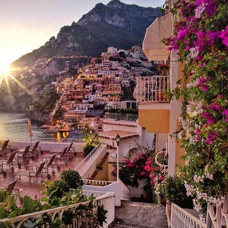 Same place different time of the day. We love you Amalfi 😍😍              #Travel #travelphotography #photoshoot