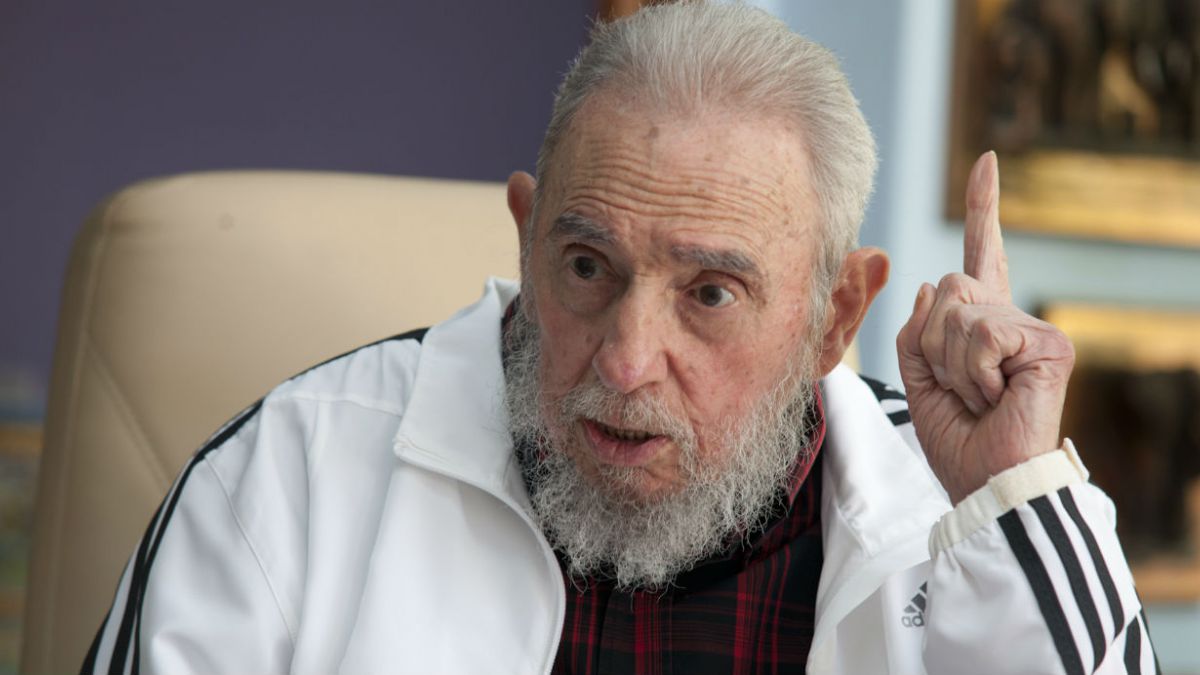 si_cuba's tweet photo. Así te recordamos Comandante #FidelPorSiempre. Padre todavía no se andar bien sin ti, pero bajo tú eterno ejemplo vamos impulsando nuestra patria, nuestra economía y seguiremos defendiendo nuestras conquistas. Y como dijo tú hermano #CheGuevara al imperialismo ni un tantito así https://t.co/F3nwAOmkoh
