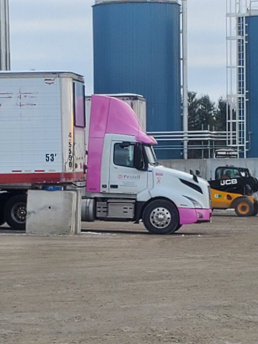 Look who's back for #TruckTuesday... #fredspinktruck! Thank you <a href="/PestellMinerals/">Pestell Nutrition</a> for your support of Kelly Shires Breast Cancer Snow Run for Trust.