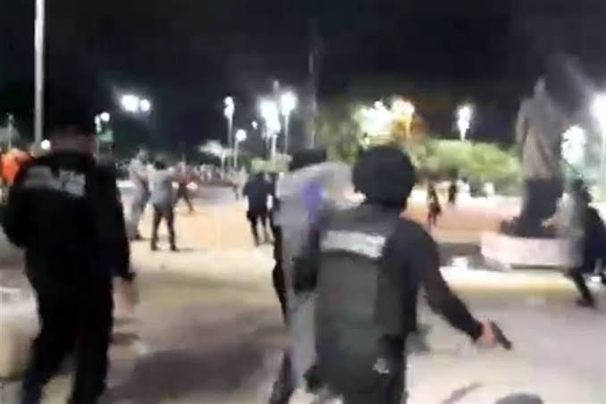 Paulguerra16's tweet photo. ¡Válgame Dios y Santa María!
El abuso policial debe parar YA!
en Jalisco te Matan por no usar cubrebocas, en Quintana Roo te disparan si te manifiestas y en Guanajuato te confunden y te matan!
Así trabajan los gobiernos de la derecha Asesina y mezquina 🤬 
#JusticiaParaJuanCarlos https://t.co/XDZLEXQVVl