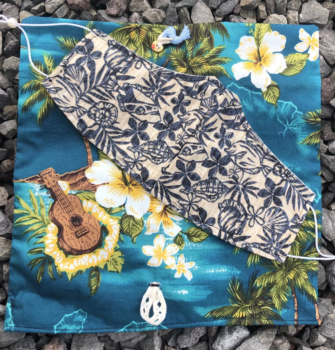 Alyals's tweet photo. Excited to share this item from my #etsy shop: Jewelry #organizer travel #bag with face mask #christmas #handmade  https://t.co/ZhPL6YyxEw https://t.co/3FhEk9kdud