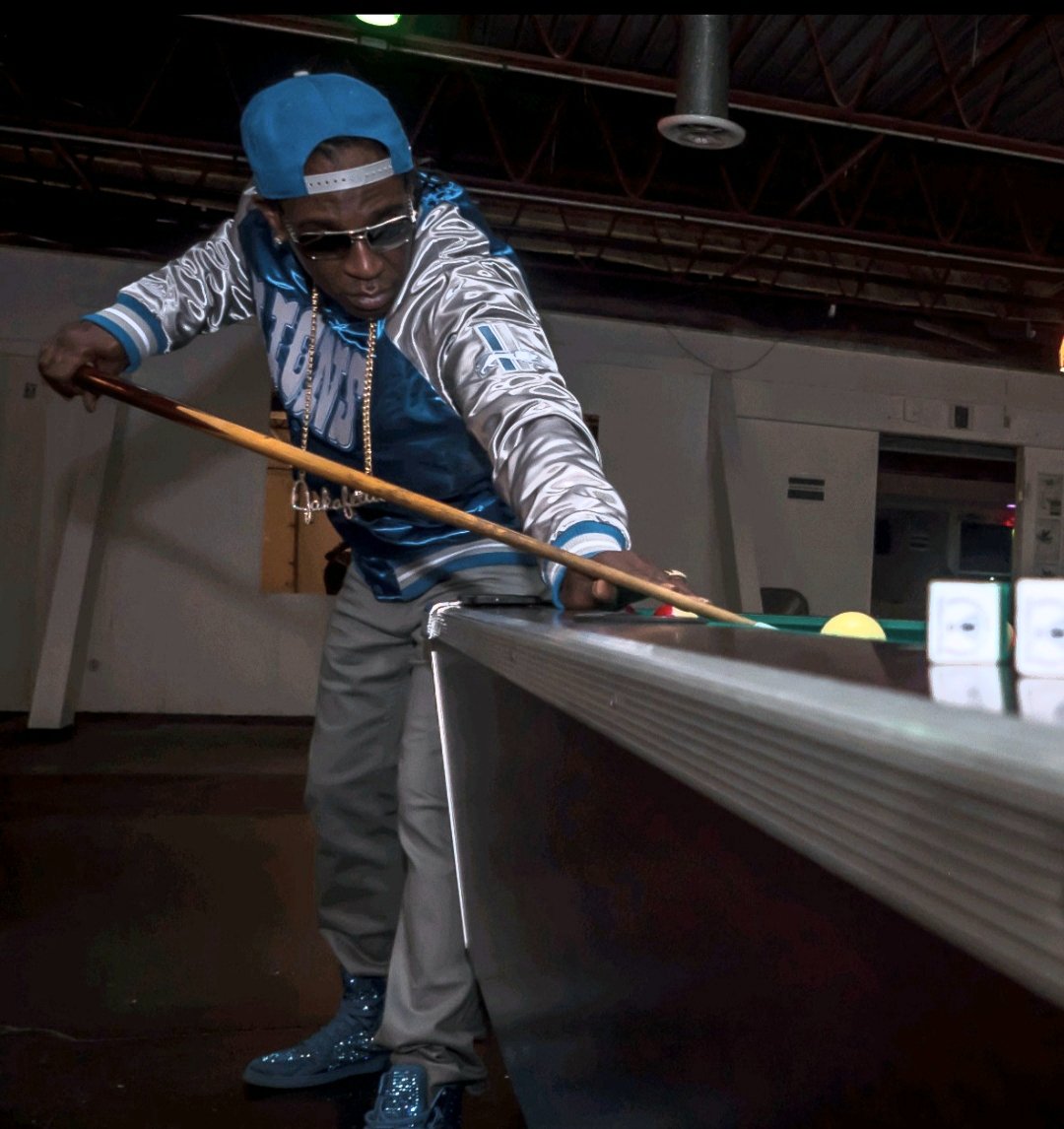 JAKAFELLAMOVIN's tweet image. I'm a shoot my shot and  hit it..... just waitin on these niccaz to miss then it's my turn. #datpart #summoofit