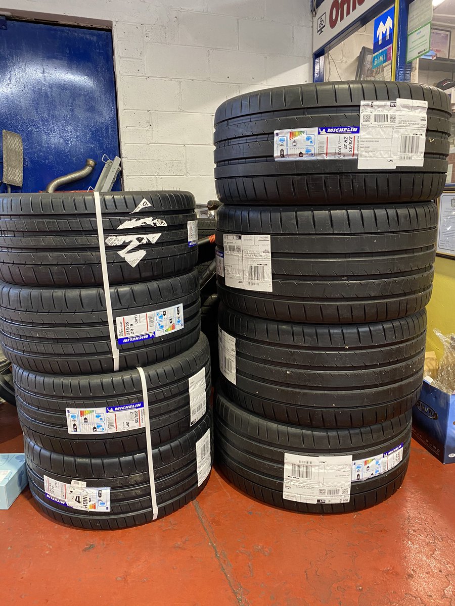 Feeling a bit inadequate, tyres on the left are for our #focusrs tyres on the right are for a Porsche Panamera, some difference. https://t.co/C4yLuIQv6g