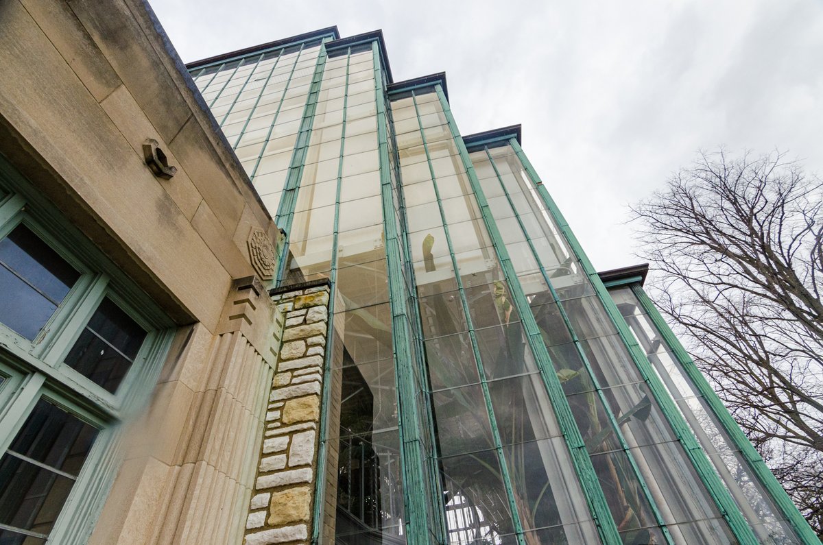 The Jewel Box was built in 1936. Thanks to its dramatically-stepped glass walls and clerestories, you wouldn't know that it has a flat wooden roof to prevent hail damage.