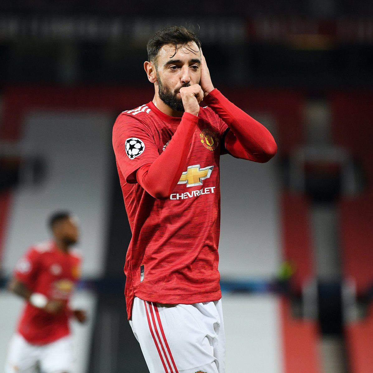 Footballtweet's tweet photo. Bruno Fernandes on a hat-trick but lets Marcus Rashford take the penalty. Tells you all you need to know about the mans character. What a bloke. #UCL

⚽🏴󠁧󠁢󠁥󠁮󠁧󠁿🇹🇷 https://t.co/syosZAwlE2