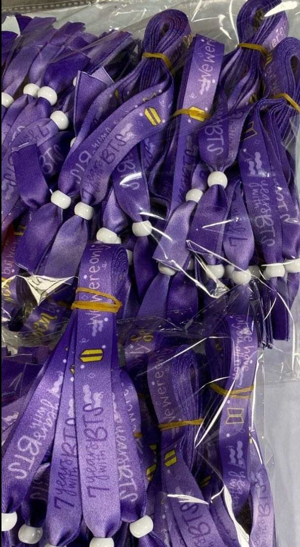 UKARMYProjects's tweet photo. 📢 SPARE ITEMS FOR SALE 📢

Wristbands - 30 (£3 each) 

Please DM if you'd like to purchase! 

Thanks 💜 https://t.co/ZjManeh2Be
