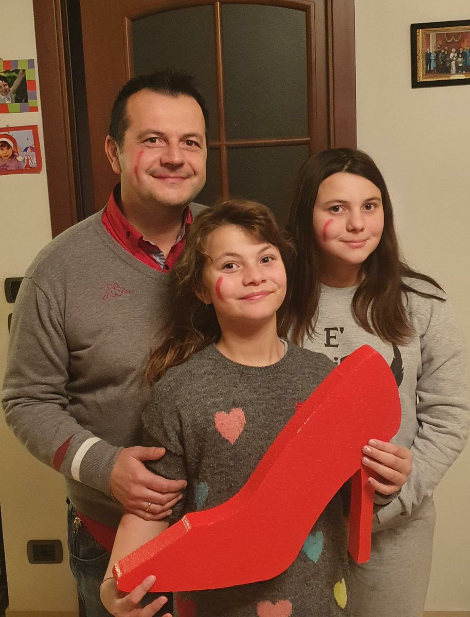 PCominetto's tweet photo. 25-11-20

La donna è uscita dalla costola dell’uomo,
non dai piedi perché dovesse
essere pestata,
né dalla testa per essere superiore,
ma dal fianco per essere uguale
un po’ più in basso del braccio
per essere protetta e dal lato del
cuore per essere Amata. https://t.co/RfofAk6D50