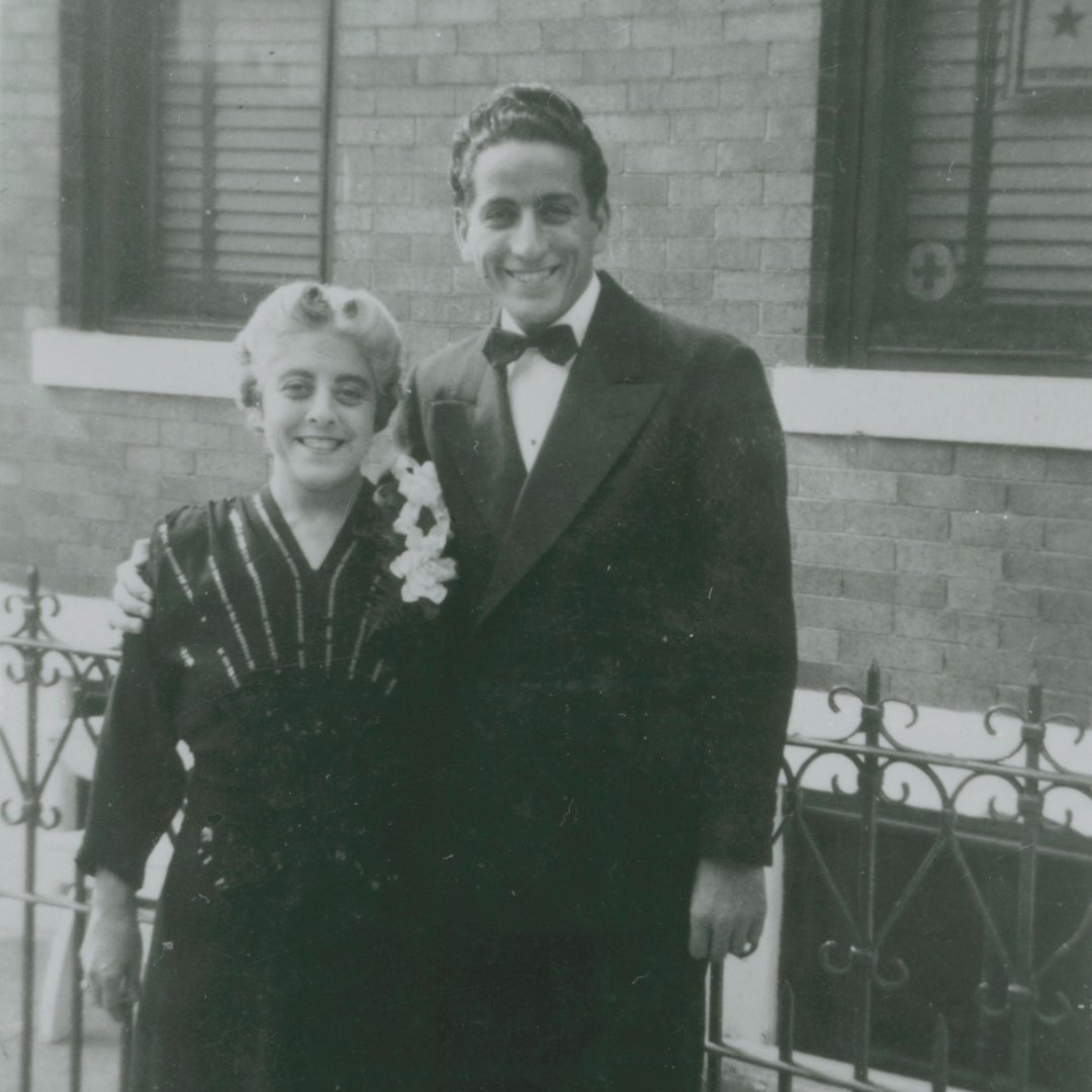 itstonybennett's tweet photo. One Thanksgiving day when I was young, my mother was upset that there would be no food on the table. I entered a raffle at the movie theater down the street, and couldn't believe it when I won. Out of all things, the prize was a turkey! My family never forgot that special moment. https://t.co/ApRxulDuNd