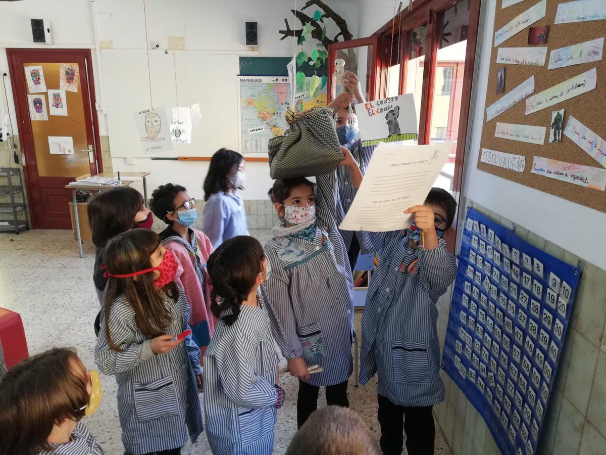 vedrunacent's tweet photo. Fa uns dies ens va arribar un esquelet a cada classe de 2n amb un farcell ple d’objectes. Al llarg d’aquest projecte haurem de descobrir com creix el nostre cos i de què està format. #2PRIMSSCC https://t.co/DWVglhkd41