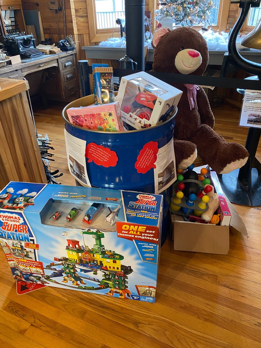 Our hearts are full with all of the donations we have received for our <a href="/GivingTuesday/">GivingTuesday</a> Food and Toy Drive! We are still taking donations through Tuesday, December 1! We still NEED NON-PERISHABLE FOOD ITEMS for <a href="/FeedingAmerica/">Feeding America</a> Kentucky's Heartland to @KnockOutHunger! #giveback