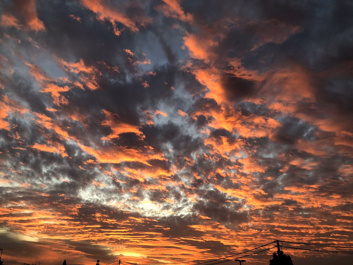 غروب صور ؟ كأنها كتل نحاسية في سماء المدينةً اللهم احفظ صور واهلها ولبنان.