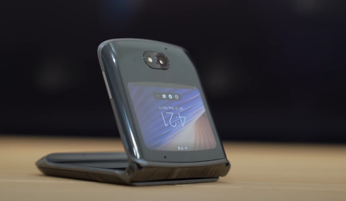 #أخبار_التقنية مراجعة للهاتف المحمول Motorola Razr 5G - https://t.co/94Q43wOblK -
هذا الموضوع مراجعة للهاتف المحمول Motorola Razr 5G ظهر على التقنية بلا حدود.
أطلقت شركة موتورولا الهاتف القابل للطي Razr 5G في شهر سبتمبر الماضي، ويأتي الهاتف الذكي بمواصفات ووظائف تجله منافس قو… https://t.co/r1doTYKcW9