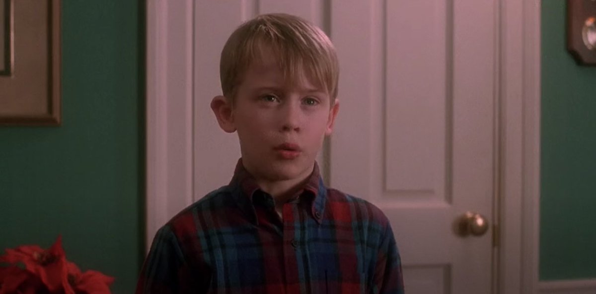 Kevin revenge home alone 3. Кевин один дома мем. Маколей калкин 1990. Kevin revenge home alone 3. Мальчик из один дома.