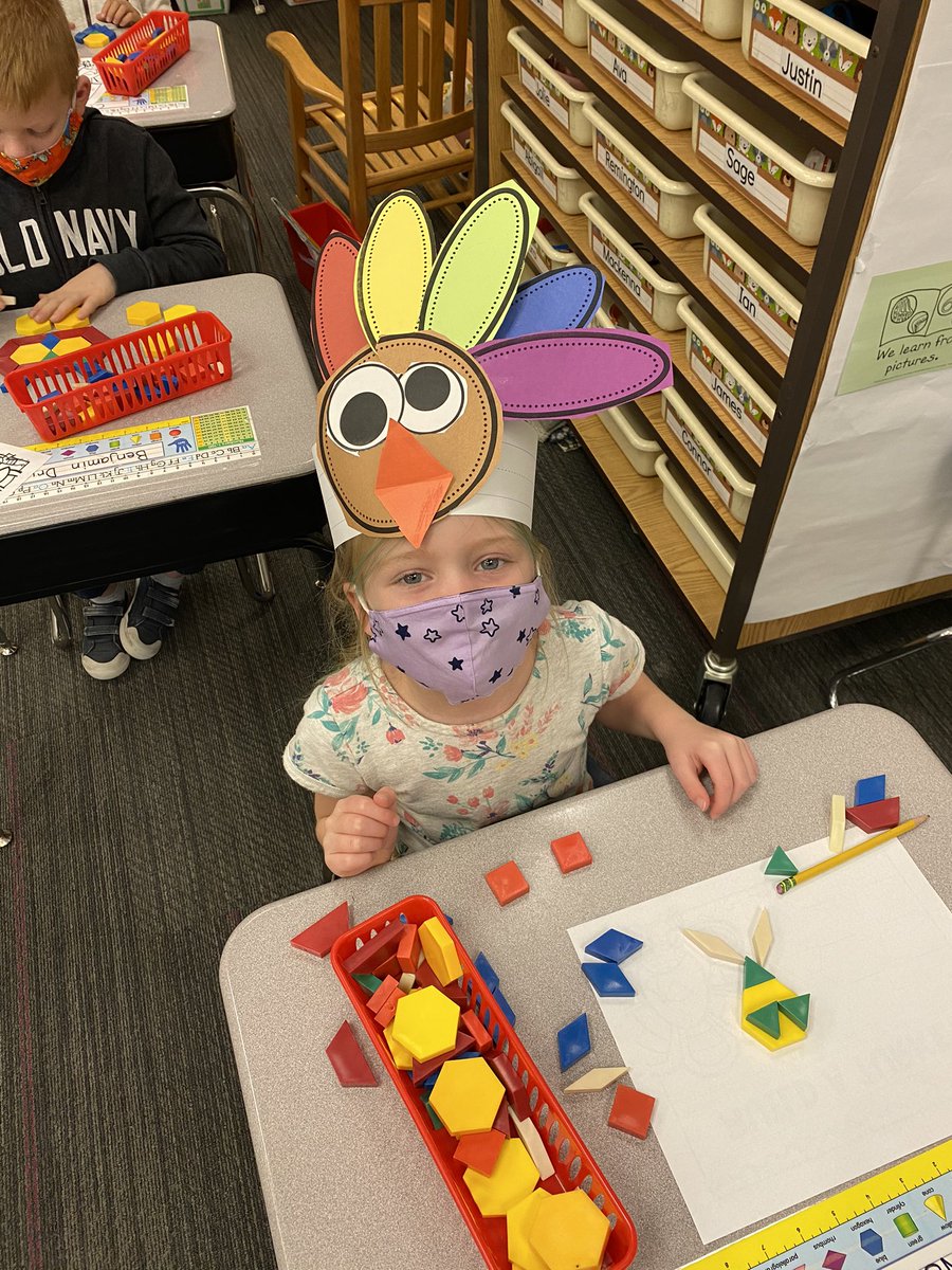 PantellaCamp's tweet photo. Building turkeys with pattern blocks! Happy Thanksgiving! 🦃 @TowneMeadow @myccs https://t.co/TFjvxPAlS0