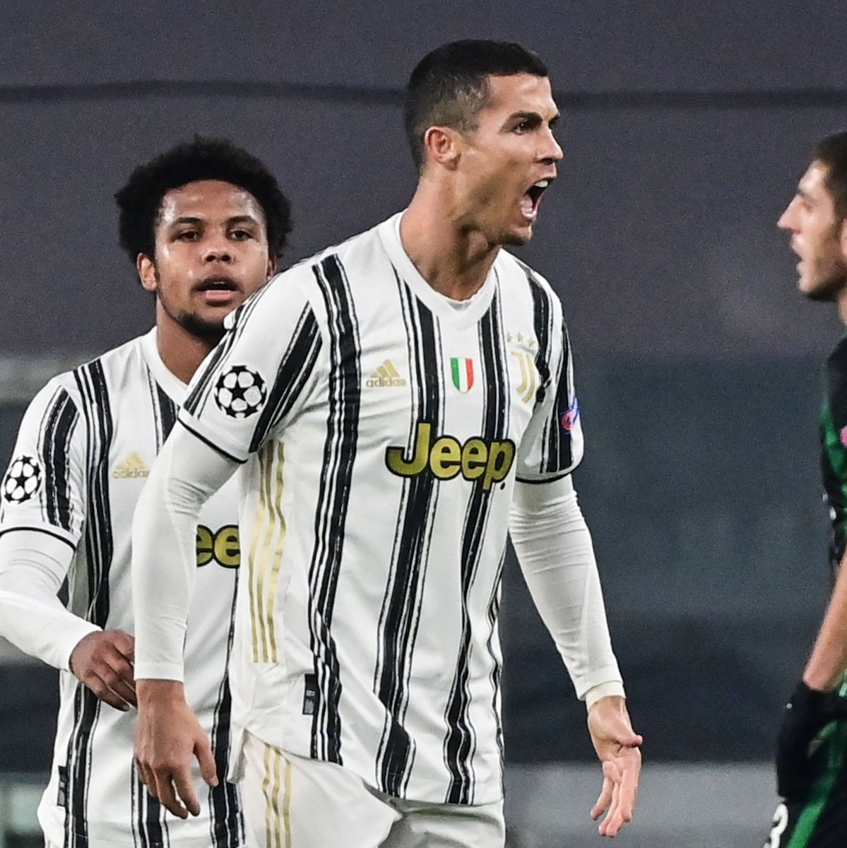 goal's tweet photo. Cristiano Ronaldo has now scored 70 goals in Champions League home matches 🤯

A joint-record, level with Lionel Messi 👀

#UCL https://t.co/JoL2tGUiXl