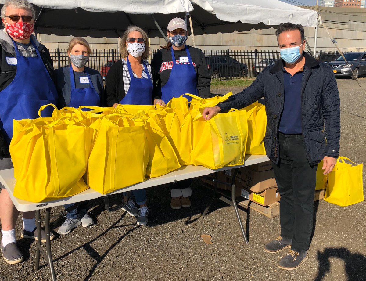 joeganim's tweet photo. What an amazing event. Thank you @BptMission for hosting your Great Thanksgiving Project event.
They will be reaching about 5,000 families in coastal Connecticut. You are truly impacting lives!
#bridgeport #ThanksgivingProject https://t.co/nMO5rdmIk6