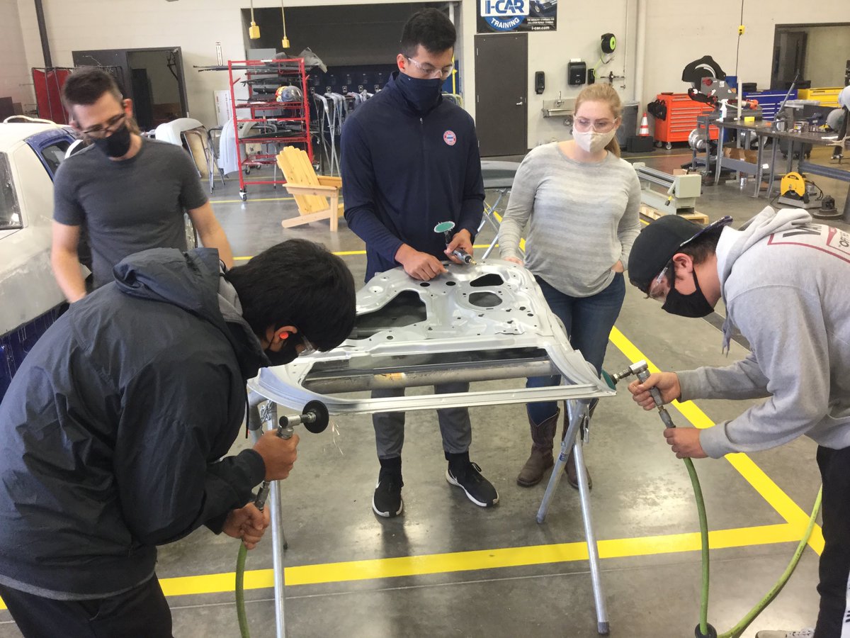 RoadrunnersOATC's tweet photo. Preparation is Key!!  Auto Collision students getting the door ready for the paint booth.

#maketheworldabetterplace
#preparation #autopainter
@amclainoatc1 @Jbarnumoatc https://t.co/FLfGVSicmk