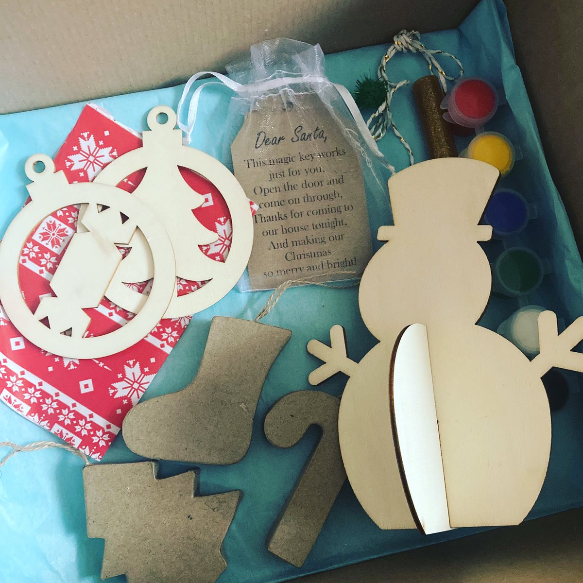 craftsandmakes's tweet photo. I have 5 of each of these craft boxes with 7 activities in for £15. Direct message to order 🎁 choose the Angel 👼 or Snowman kit ⛄️#christmas https://t.co/SKpM8W4b0z
