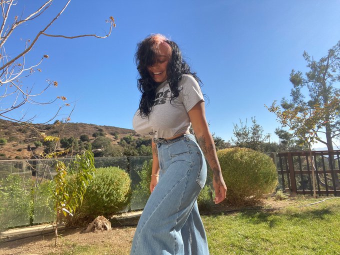 On or Off? ☺️ https://t.co/q9Riveeen6