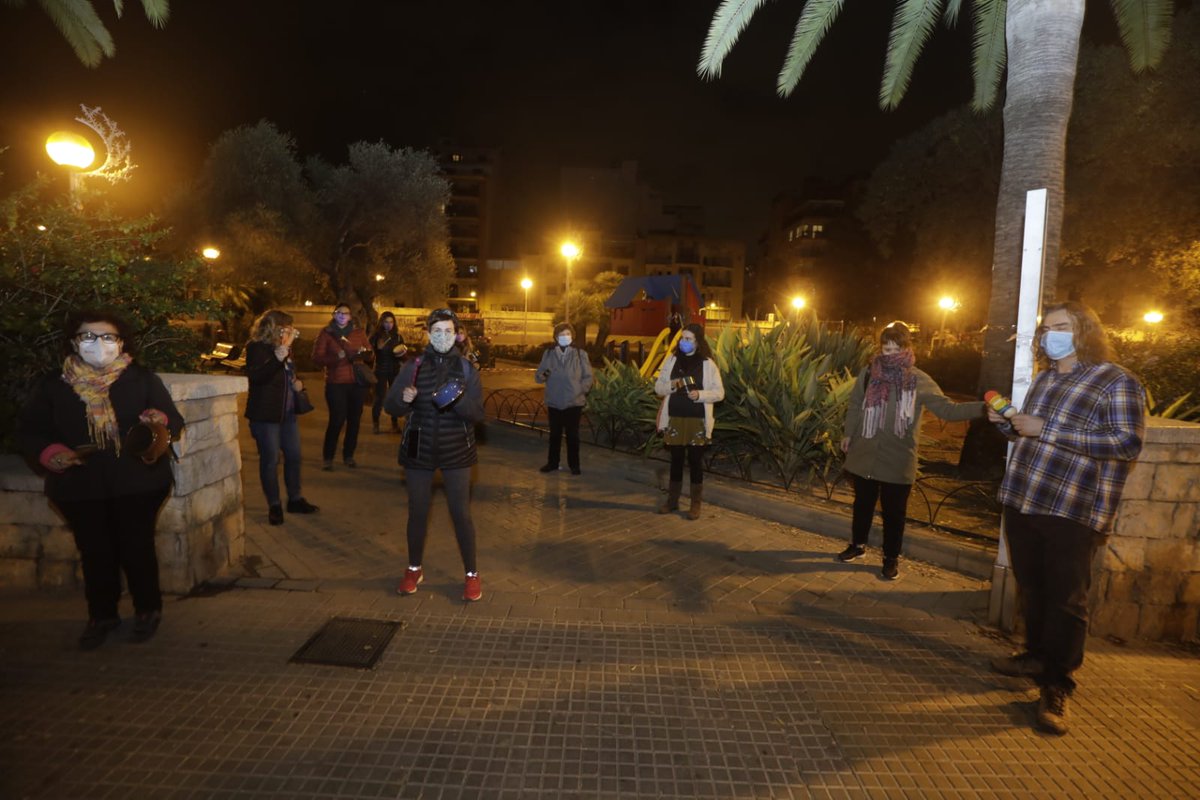 Sandra_Stei's tweet photo. Avui a la cassolada, fent renou contra les violències masclistes. #CapAl25N #FeminismePerSobreviure @movfemmallorca https://t.co/Zhnq0UR7IK